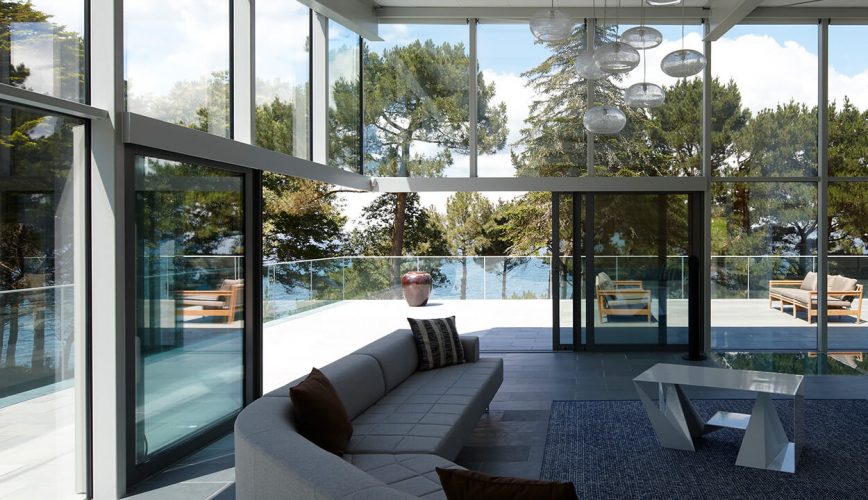 Corner sliding patio doors